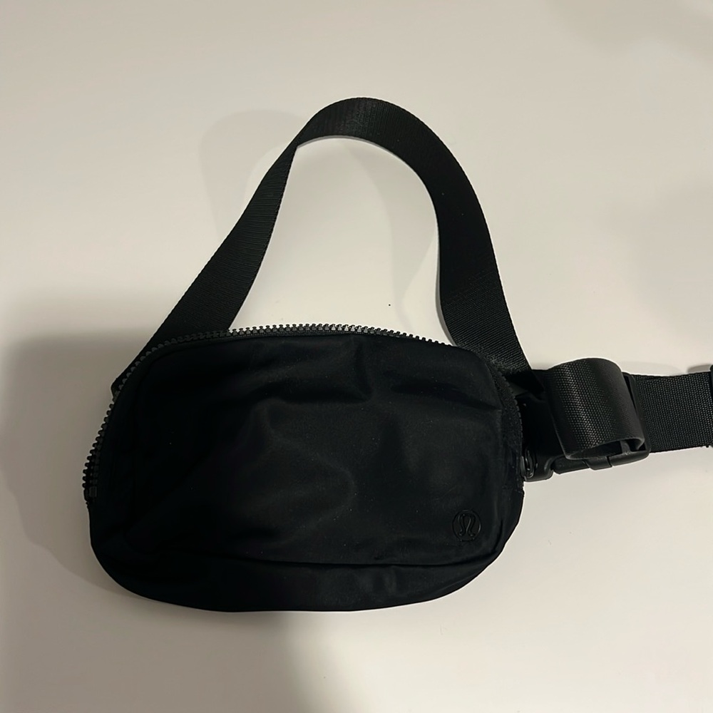 Black lululemon everywhere belt bag / fanny pack